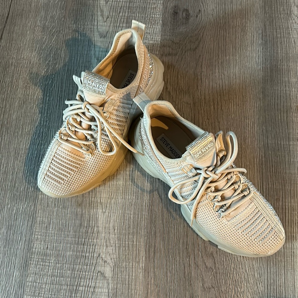 Steve Madden sparkle gym shoe